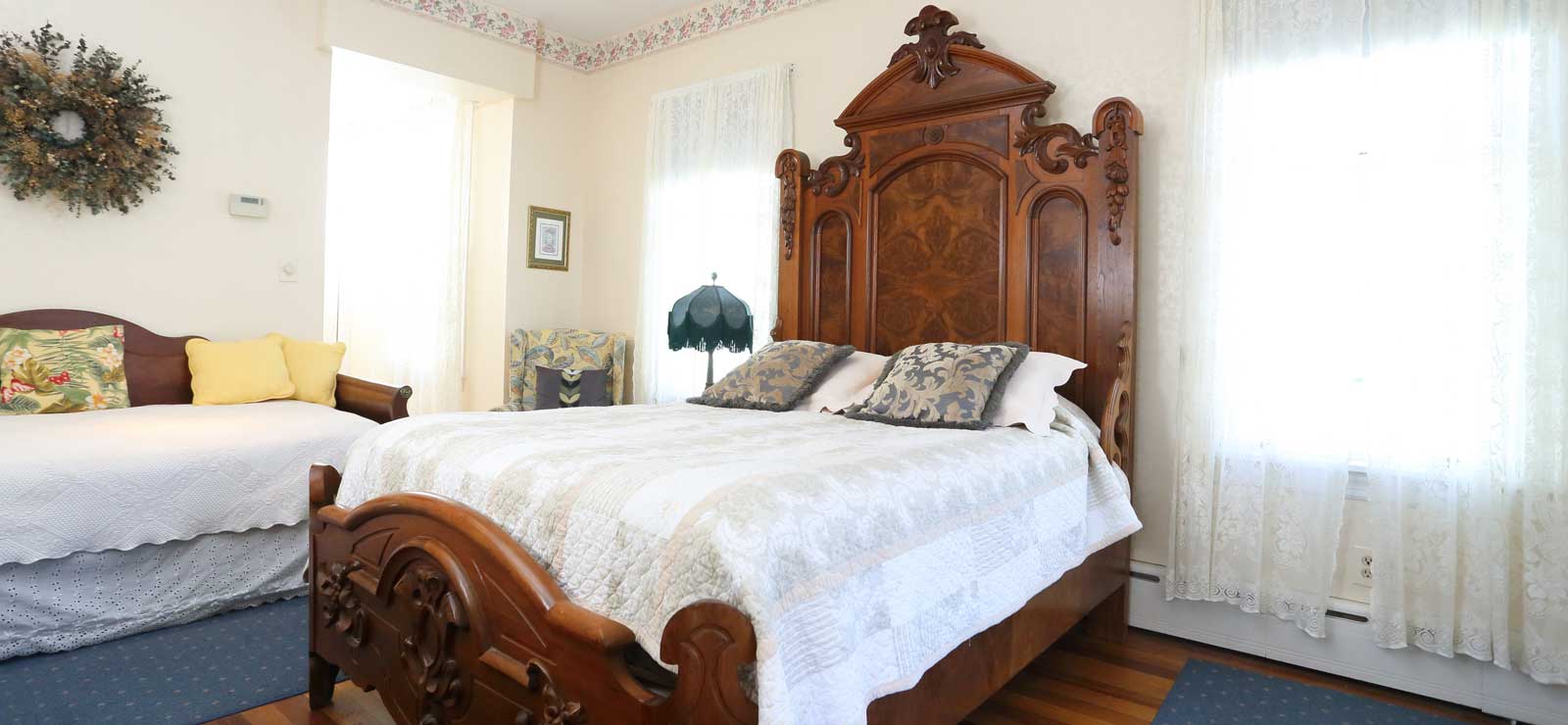 Beauclaires SuiteQueen and Twin Bed &bull; Private Bath with Jacuzzi & Shower &bull; 2nd Floor